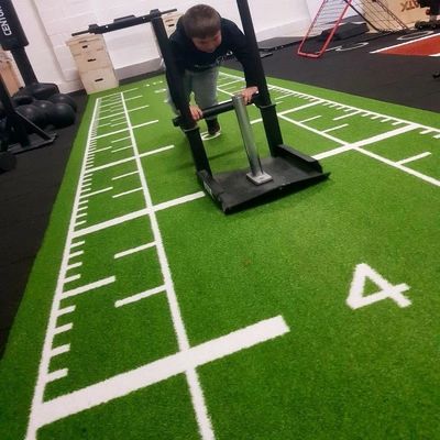 Corsal verde de césped de césped artificial de 15 mm de altura para gimnasio comercial