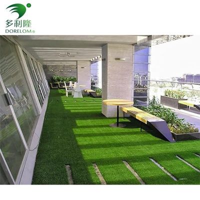 Commercial Tiles de césped artificial de césped de diseño entrelazado 3/8 pulgadas de calibre DIY Pet Lawn Mat