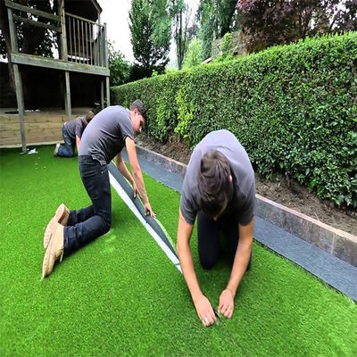 Verde Rojo Negro Azul Blanco 40 mm Rollo de hierba sintética para la decoración del jardín