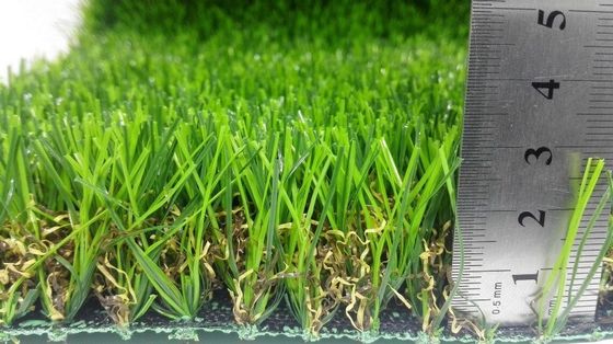 Césped artificial de 30 mm de altura para tenis de mesa en el jardín