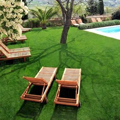 Revestimiento de SPU Hierba artificial verde natural suave para jardín al aire libre