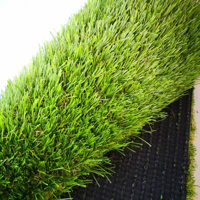 8204 Alfombra de césped de plástico La solución definitiva para el jardín paisajístico y la decoración