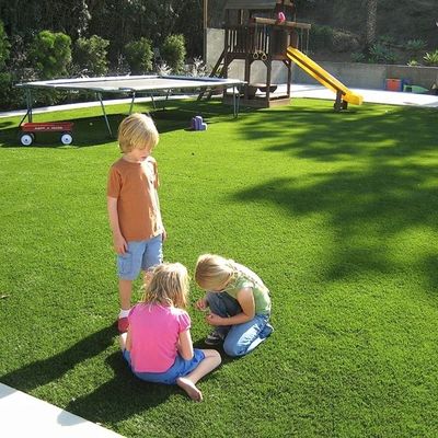 25 mm de altura de pila 3/8 pulgadas de ancho hierba artificial césped perfecto para los niños parque infantil