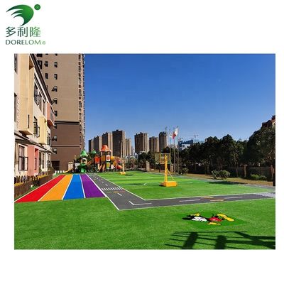 Césped sintético gris rojo azul verde para el campo de juego de tenis y gimnasio 13 mm de altura