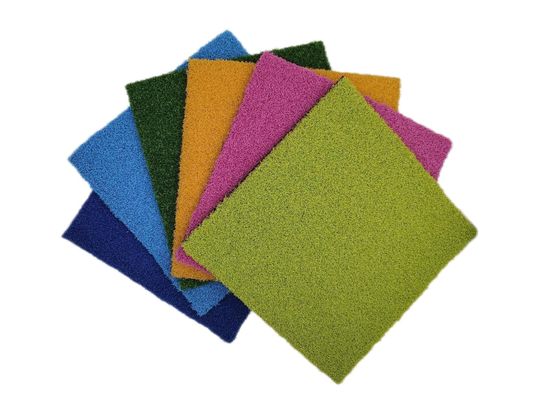 Doble PP NET PU con respaldo de hierba artificial verde para pisos de gimnasio de China