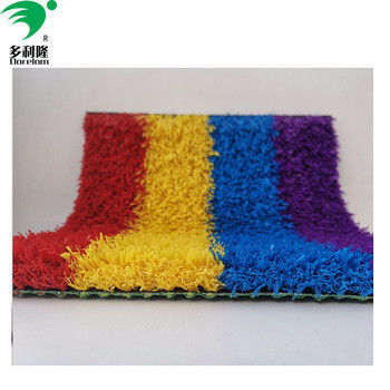 Césped artificial de colores en rojo amarillo púrpura azul y rosa con densidad 16800